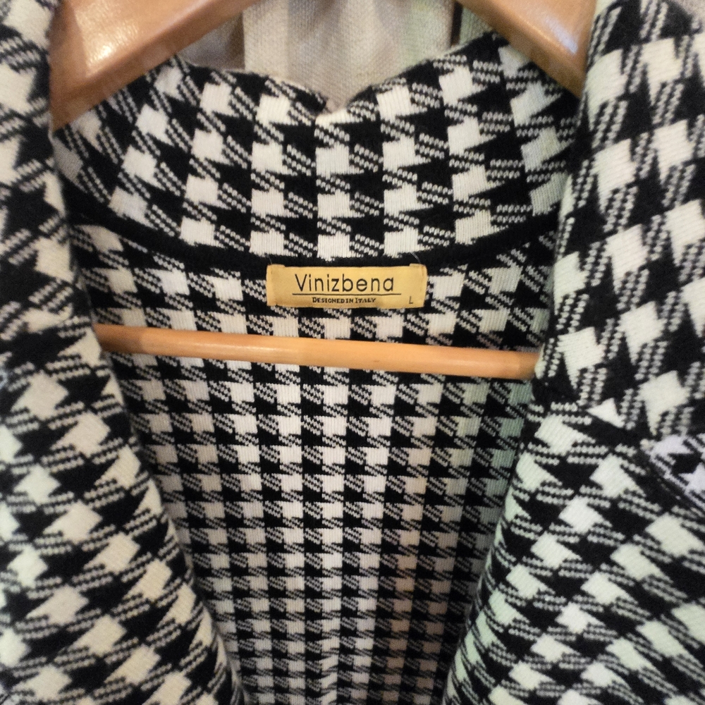 Elegant Black and White Houndstooth Cardigan - Picture 2 of 6
